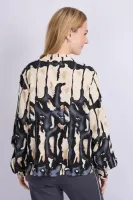 Lara_blouse_Sand_Light_Jeans_Blue_4